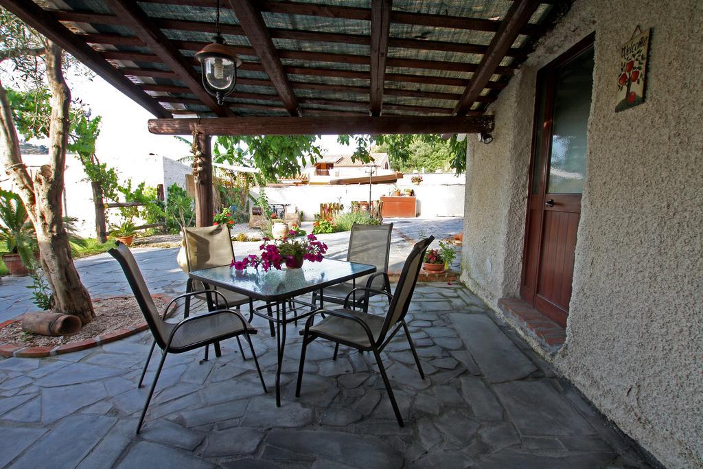 Casa Vacanze Borgo Borghese SantʼAlessio Siculo Kamer foto