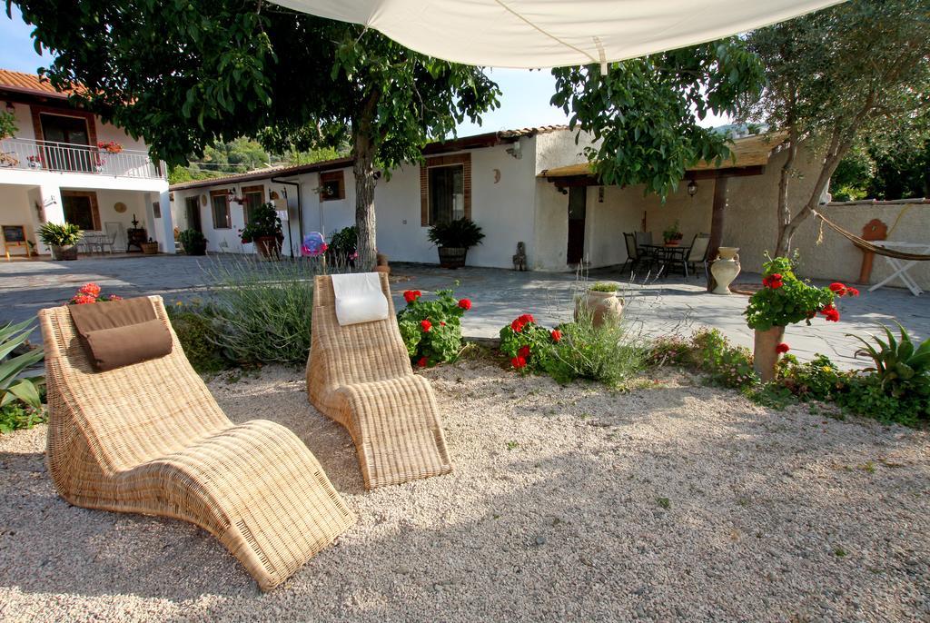 Casa Vacanze Borgo Borghese SantʼAlessio Siculo Buitenkant foto