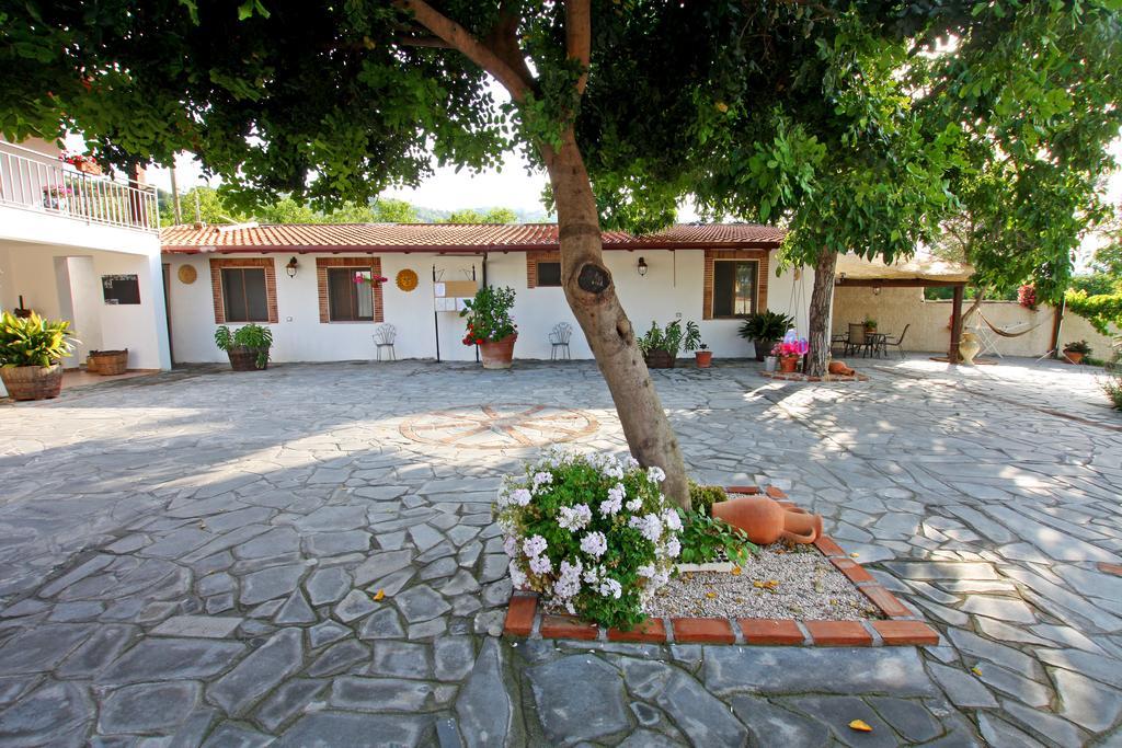 Casa Vacanze Borgo Borghese SantʼAlessio Siculo Buitenkant foto