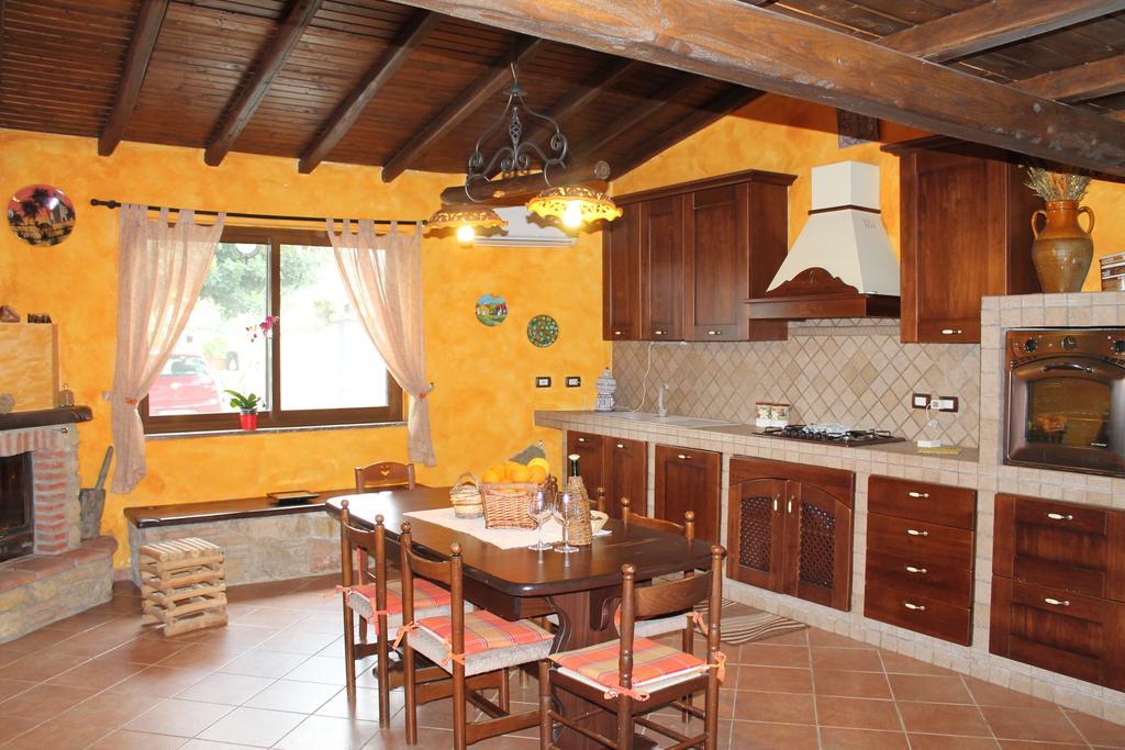 Casa Vacanze Borgo Borghese SantʼAlessio Siculo Kamer foto